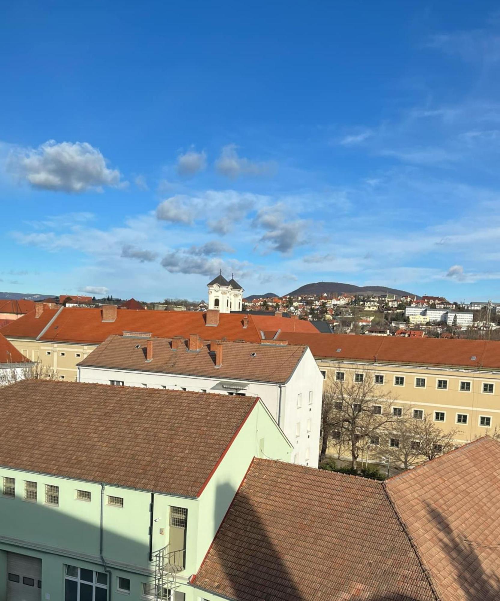 Hellowine Apartman Eger Luaran gambar
